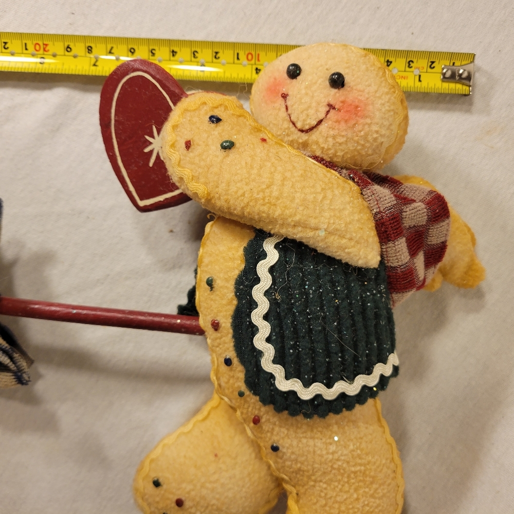 Collectors Vintage Angel Flying Gingerbread Man on a "Merry Christmas" Stand